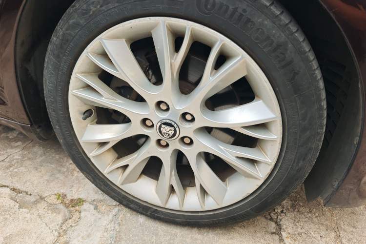 Used Jaguar XF 2012 XF 3.0L V6 Prestige Edition Right Front Wheel Hub