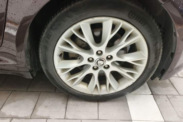 Used Jaguar XF 2012 XF 3.0L V6 Prestige Edition Right Front Wheel Hub