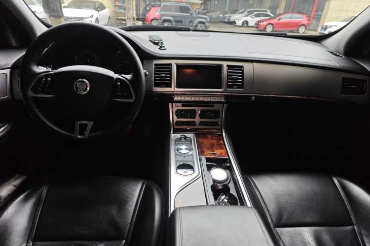 Used Jaguar XF 2012 XF 3.0L V6 Luxury Edition Center Console