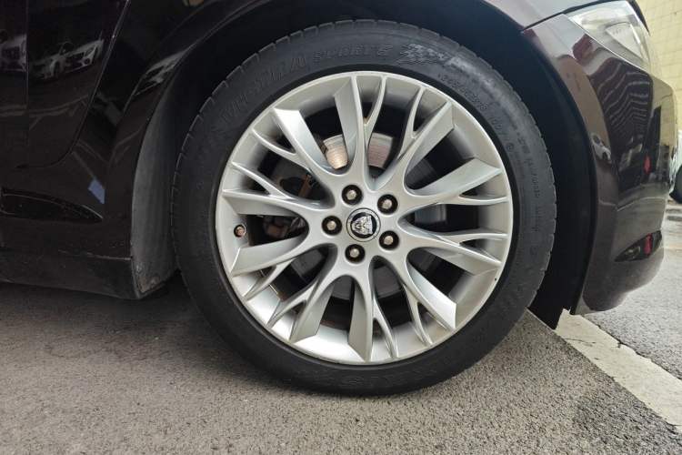 Used Jaguar XF 2012 XF 3.0L V6 Luxury Edition Right Front Wheel Hub