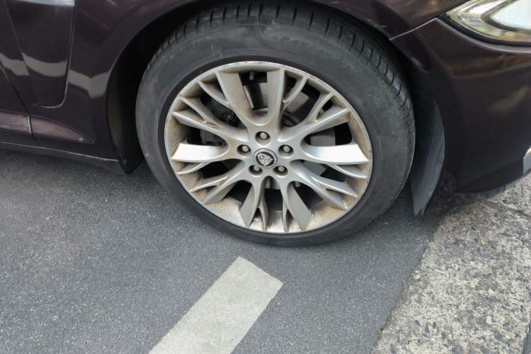 Used Jaguar XF 2012 XF 3.0L V6 Prestige Edition Right Front Wheel Hub