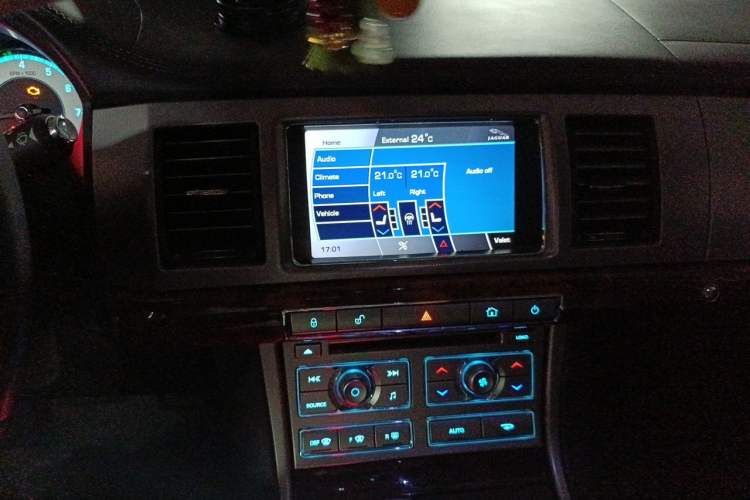 Used Jaguar XF 2012 XF 3.0L V6 Luxury Edition Audio And AC Panel