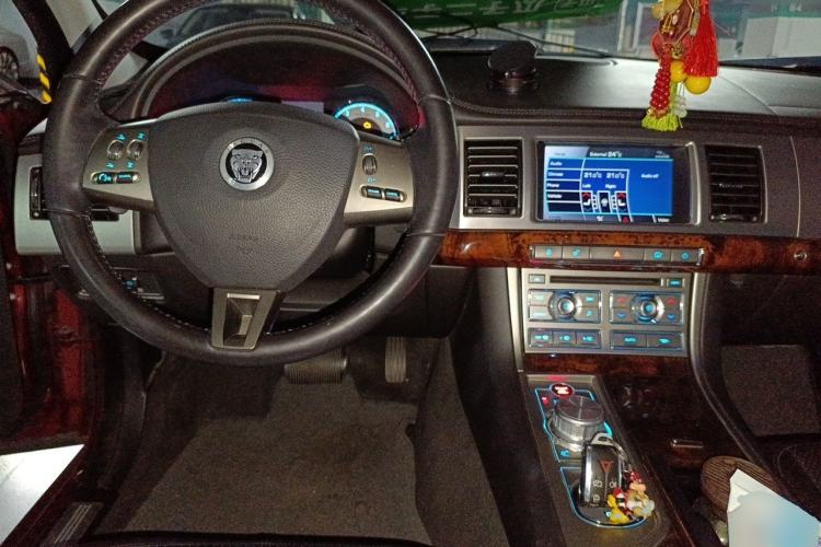 Used Jaguar XF 2012 XF 3.0L V6 Luxury Edition Center Console