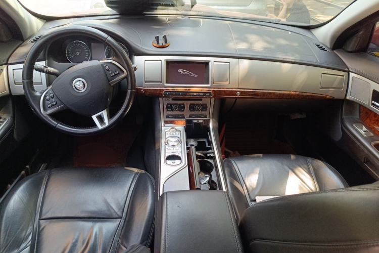 Used Jaguar XF 2012 XF 3.0L V6 Luxury Edition Center Console