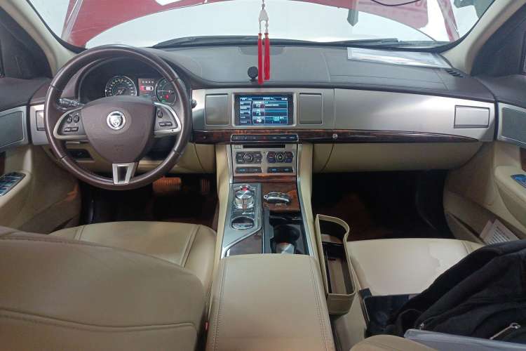 Used Jaguar XF 2012 XF 3.0L V6 Luxury Edition Center Console