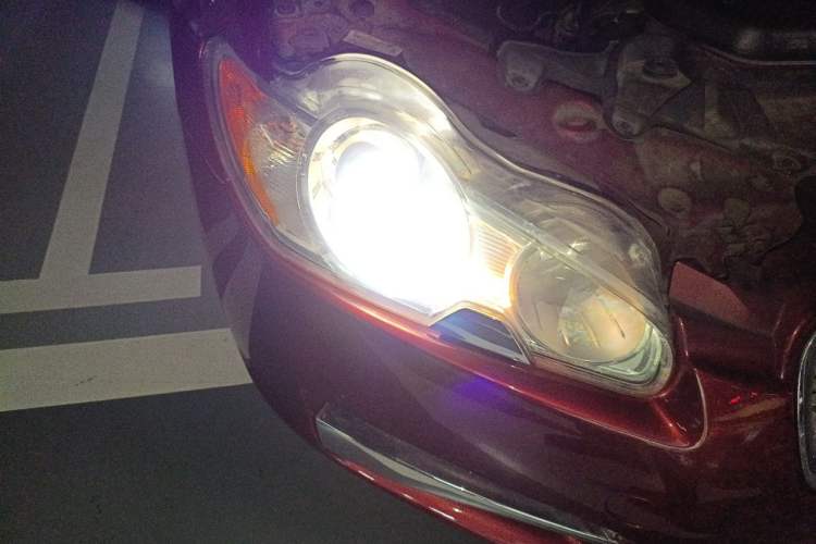 Used Jaguar XF 2012 XF 3.0L V6 Luxury Edition Right Front Headlight
