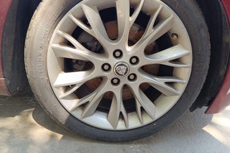 Used Jaguar XF 2012 XF 3.0L V6 Luxury Edition Right Front Wheel Hub
