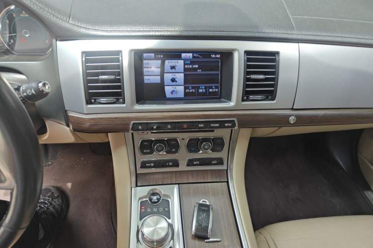 Used Jaguar XF 2012 XF 3.0L V6 London Limited Edition Audio And AC Panel