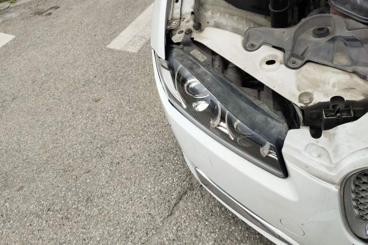Used Jaguar XF 2012 XF 3.0L V6 London Limited Edition Right Front Headlight