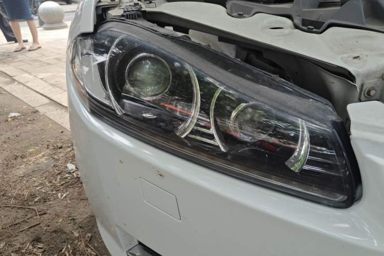 Used Jaguar XF 2012 XF 3.0L V6 London Limited Edition Right Front Headlight
