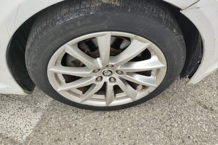 Used Jaguar XF 2012 XF 3.0L V6 London Limited Edition Right Front Wheel Hub