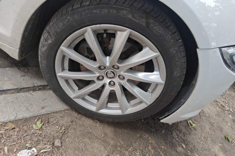 Used Jaguar XF 2012 XF 3.0L V6 London Limited Edition Right Front Wheel Hub