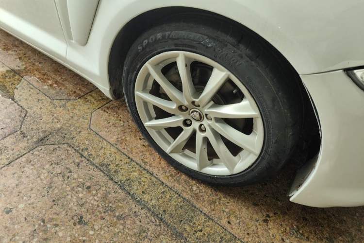 Used Jaguar XF 2012 XF 3.0L V6 Prestige Edition Right Front Wheel Hub