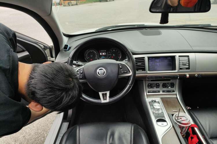 Used Jaguar XF 2012 XF 3.0L V6 London Limited Edition Steering Wheel
