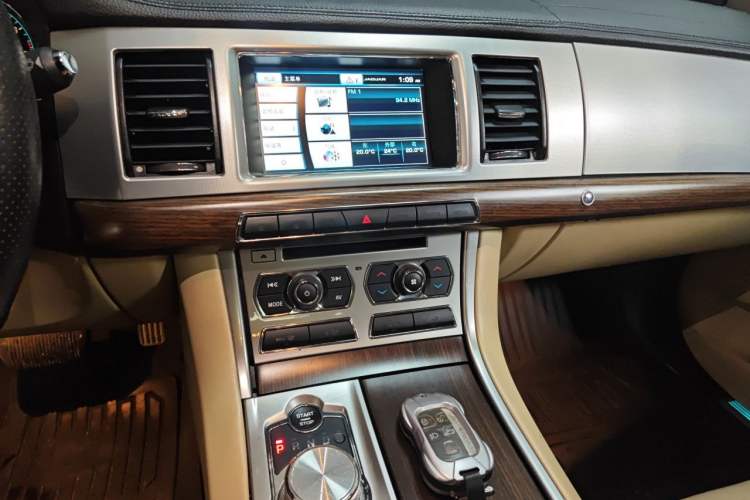 Used Jaguar XF 2013 XF 2.0T Luxury Edition Audio And AC Panel