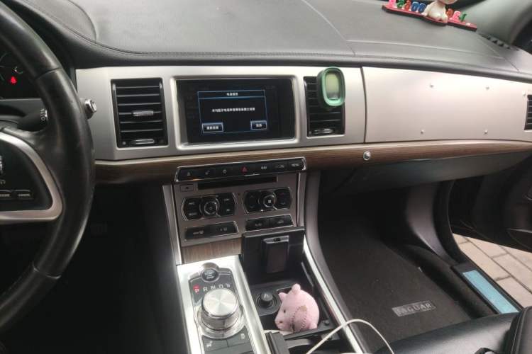 Used Jaguar XF 2013 XF 2.0T Luxury Edition Audio And AC Panel