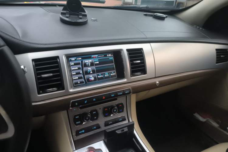 Used Jaguar XF 2013 XF 2.0T Luxury Edition Audio And AC Panel