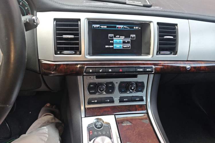 Used Jaguar XF 2013 XF 3.0 SC Luxury Edition Audio And AC Panel