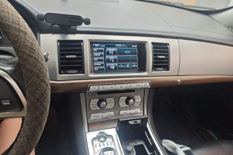 Used Jaguar XF 2013 XF 2.0T Luxury Edition Audio And AC Panel