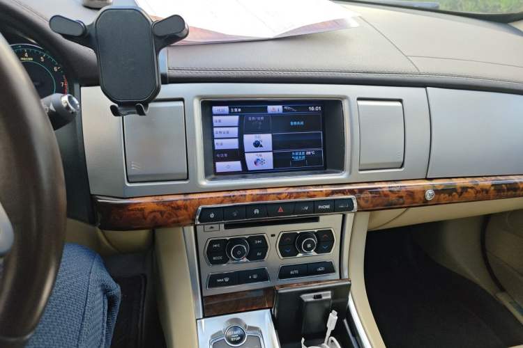 Used Jaguar XF 2013 XF 3.0 SC Luxury Edition Audio And AC Panel