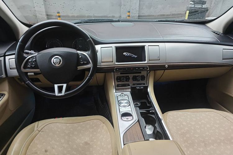 Used Jaguar XF 2013 XF 2.0T Luxury Edition Center Console