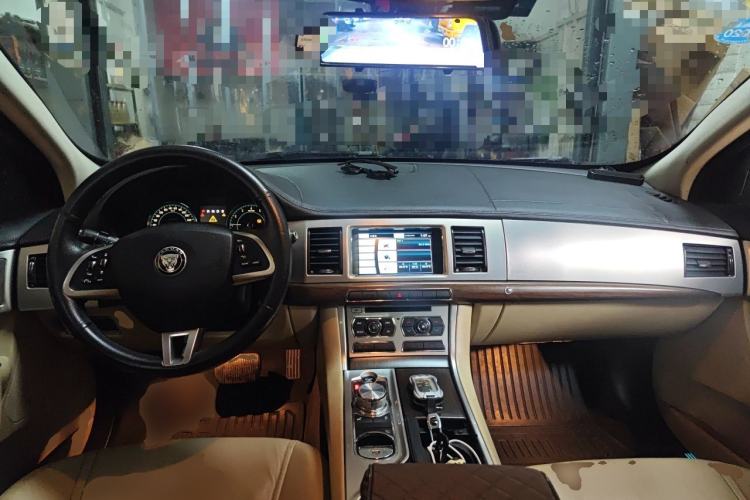 Used Jaguar XF 2013 XF 2.0T Luxury Edition Center Console