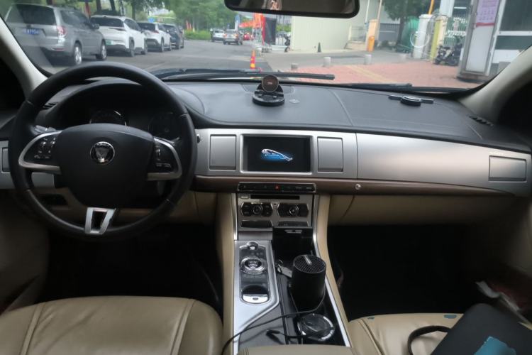 Used Jaguar XF 2013 XF 2.0T Luxury Edition Center Console