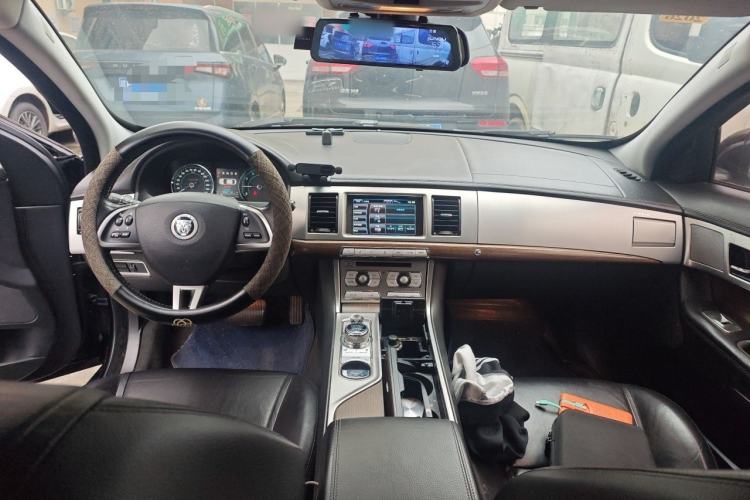 Used Jaguar XF 2013 XF 2.0T Luxury Edition Center Console