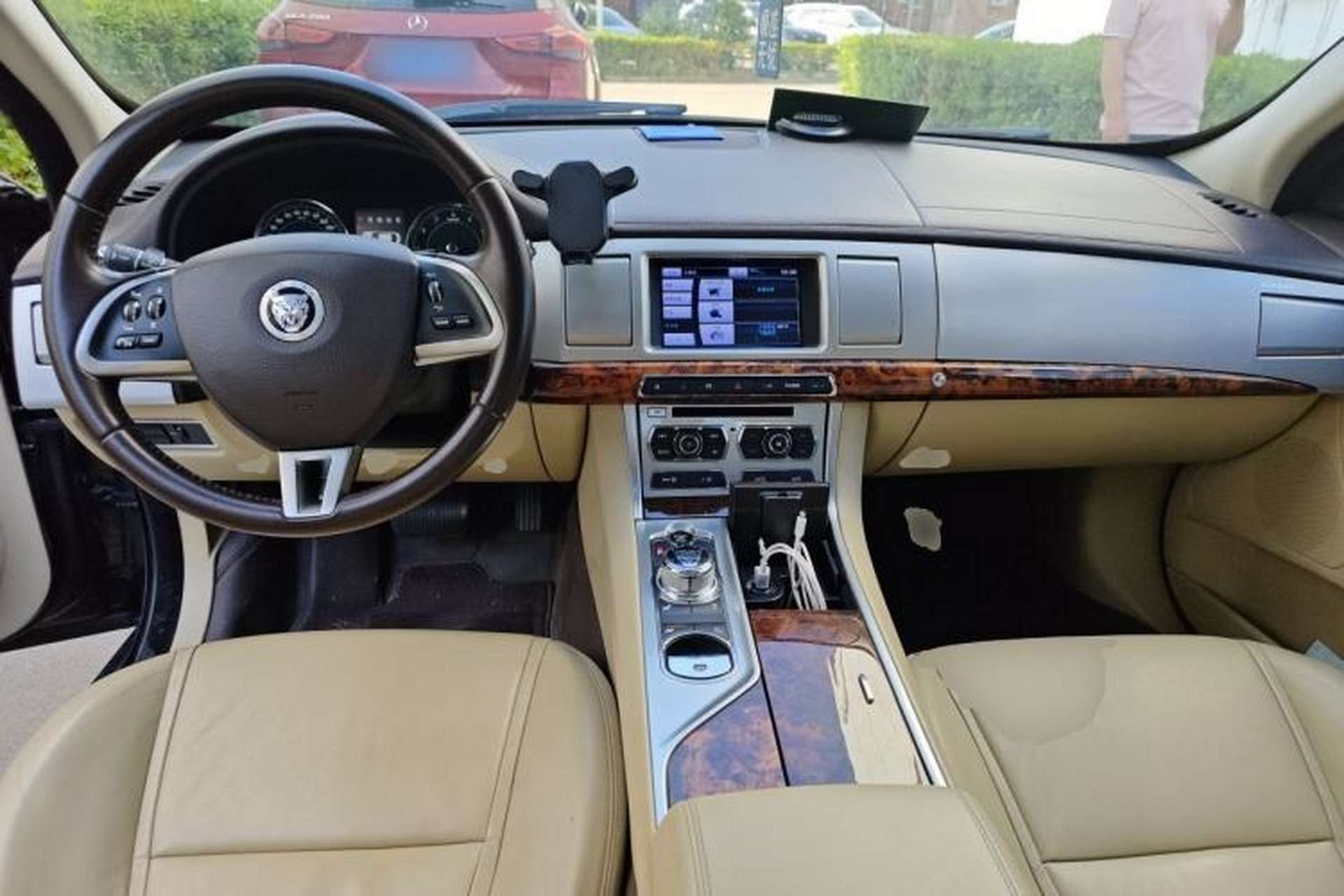 Used Jaguar XF 2013 XF 3.0 SC Luxury Edition Center Console