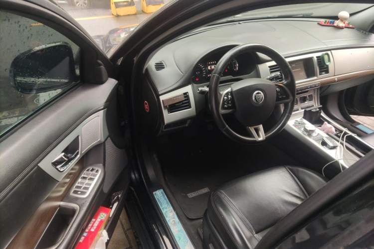 Used Jaguar XF 2013 XF 2.0T Luxury Edition Driver Seat