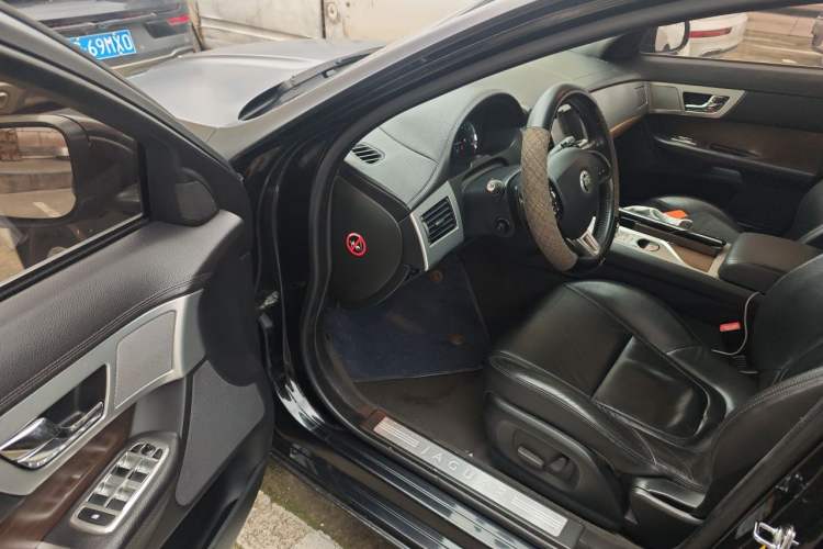 Used Jaguar XF 2013 XF 2.0T Luxury Edition Driver Seat