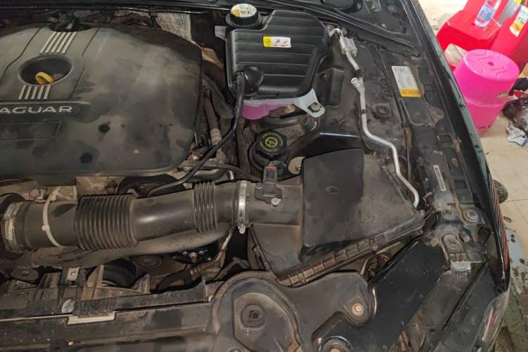Used Jaguar XF 2013 XF 2.0T Luxury Edition Engine Bay Left