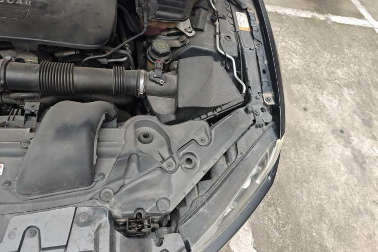 Used Jaguar XF 2013 XF 2.0T Luxury Edition Engine Bay Left