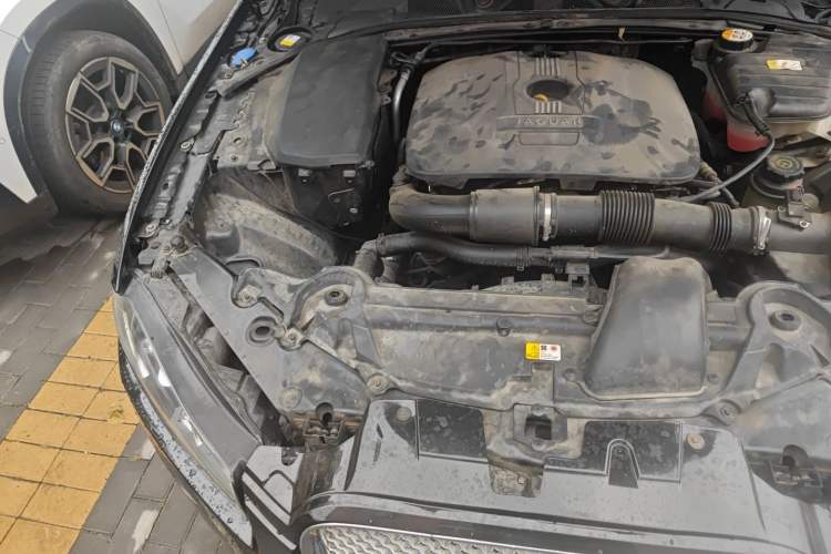 Used Jaguar XF 2013 XF 2.0T Luxury Edition Engine Bay Right