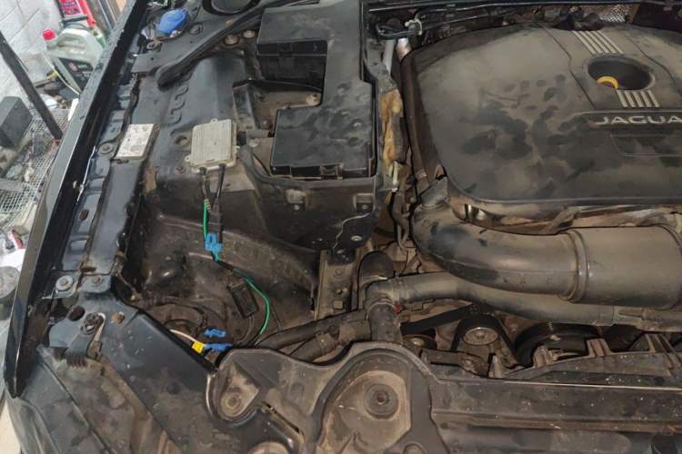 Used Jaguar XF 2013 XF 2.0T Luxury Edition Engine Bay Right