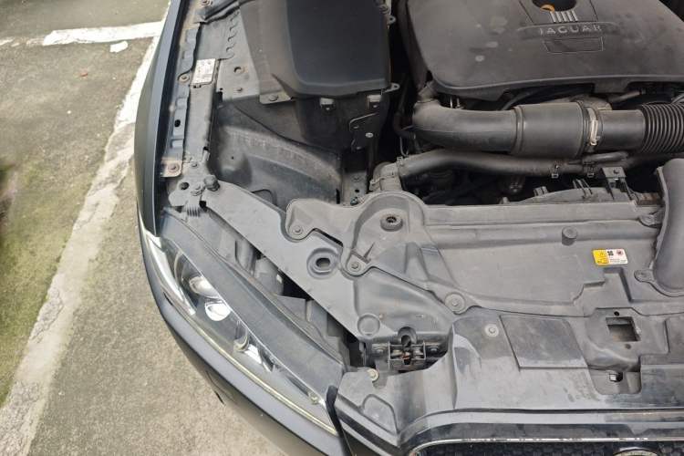 Used Jaguar XF 2013 XF 2.0T Luxury Edition Engine Bay Right