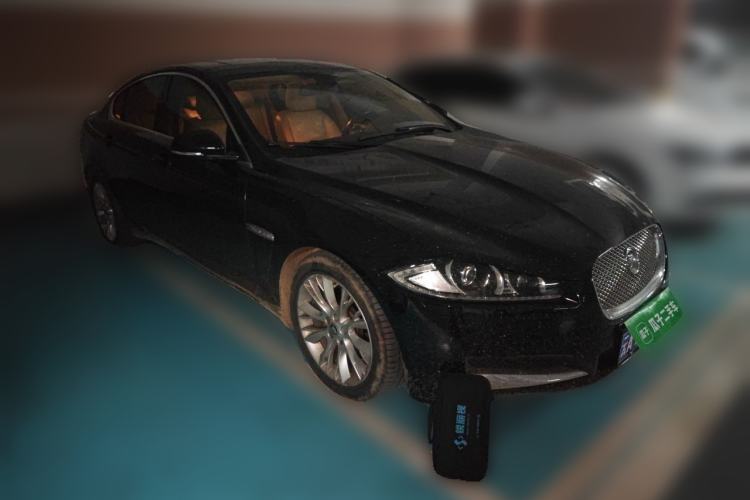 Used Jaguar XF 2013 XF 2.0T Cambridge Limited Edition Front Right 45 Deg