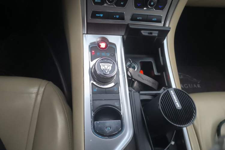 Used Jaguar XF 2013 XF 2.0T Luxury Edition Gear Lever