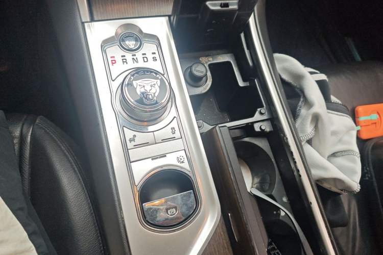 Used Jaguar XF 2013 XF 2.0T Luxury Edition Gear Lever