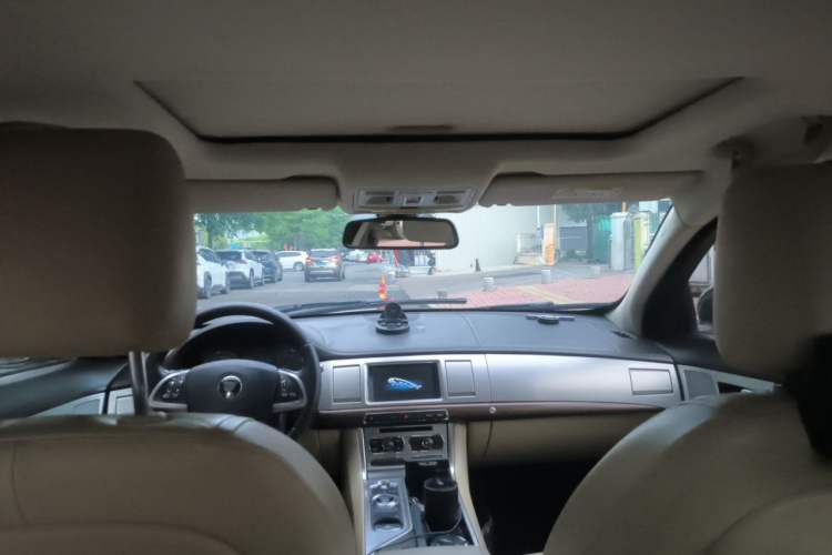 Used Jaguar XF 2013 XF 2.0T Luxury Edition Headliner