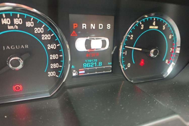 Used Jaguar XF 2013 XF 2.0T Luxury Edition Odometer Close Up