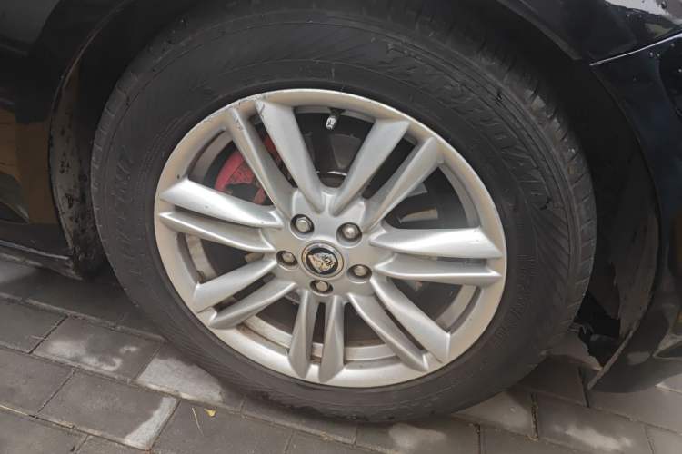 Used Jaguar XF 2013 XF 2.0T Luxury Edition Right Front Wheel Hub