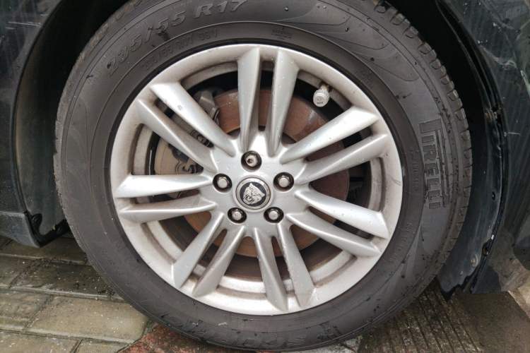 Used Jaguar XF 2013 XF 2.0T Luxury Edition Right Front Wheel Hub
