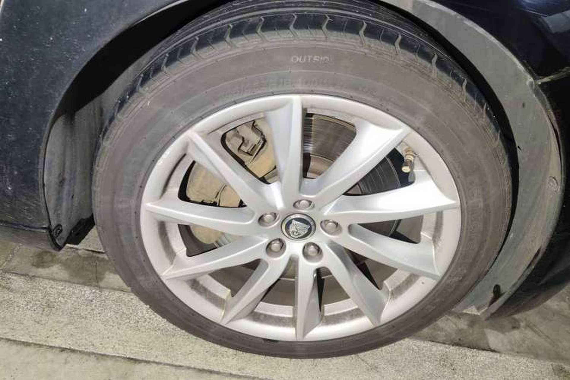 Used Jaguar XF 2013 XF 3.0 SC Prestige Edition Right Front Wheel Hub