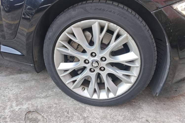 Used Jaguar XF 2013 XF 3.0 SC Luxury Edition Right Front Wheel Hub
