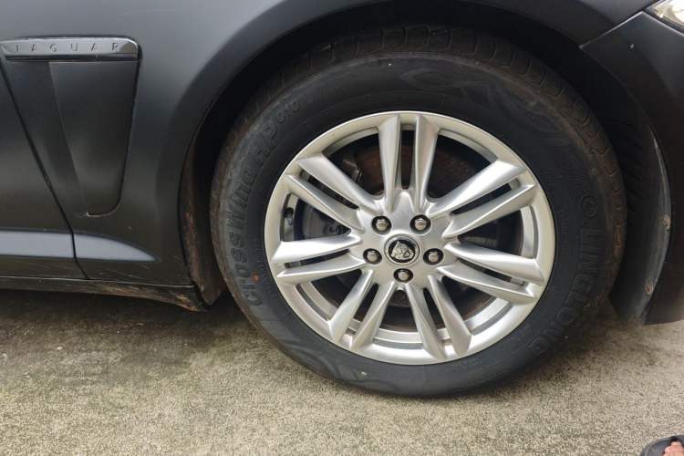Used Jaguar XF 2013 XF 2.0T Luxury Edition Right Front Wheel Hub