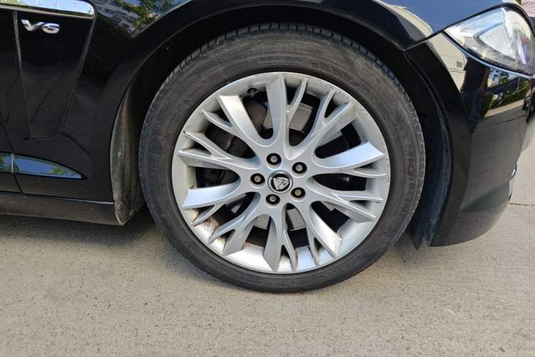 Used Jaguar XF 2013 XF 3.0 SC Luxury Edition Right Front Wheel Hub