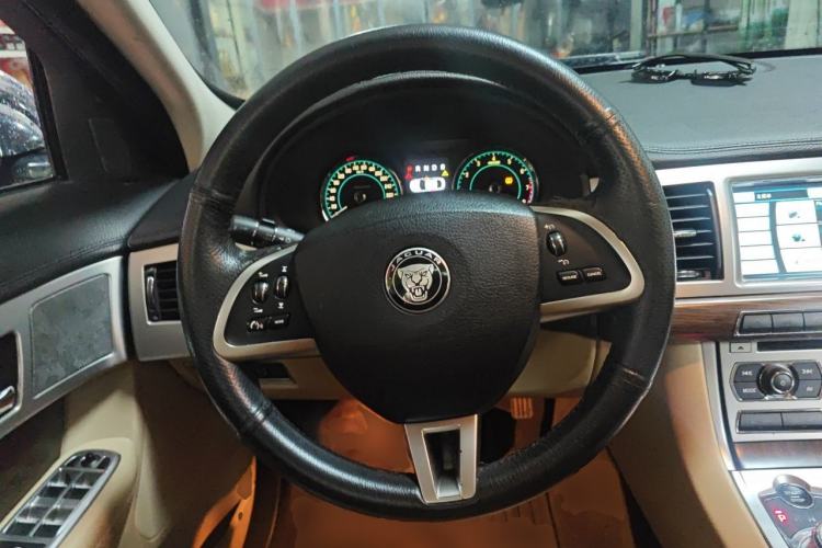 Used Jaguar XF 2013 XF 2.0T Luxury Edition Steering Wheel
