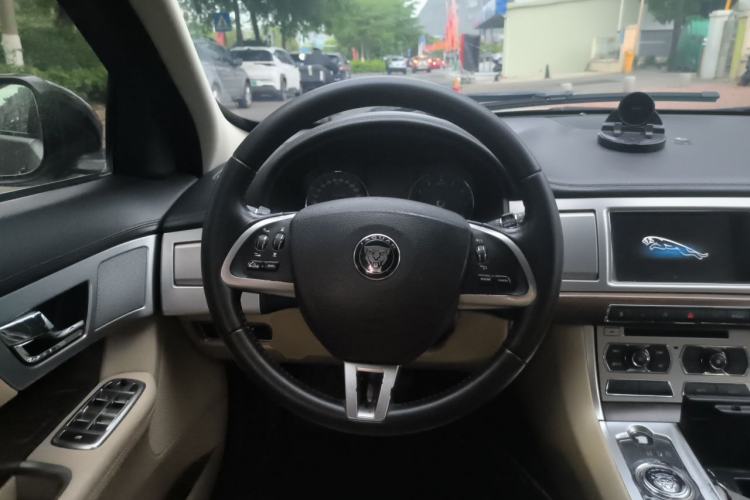 Used Jaguar XF 2013 XF 2.0T Luxury Edition Steering Wheel