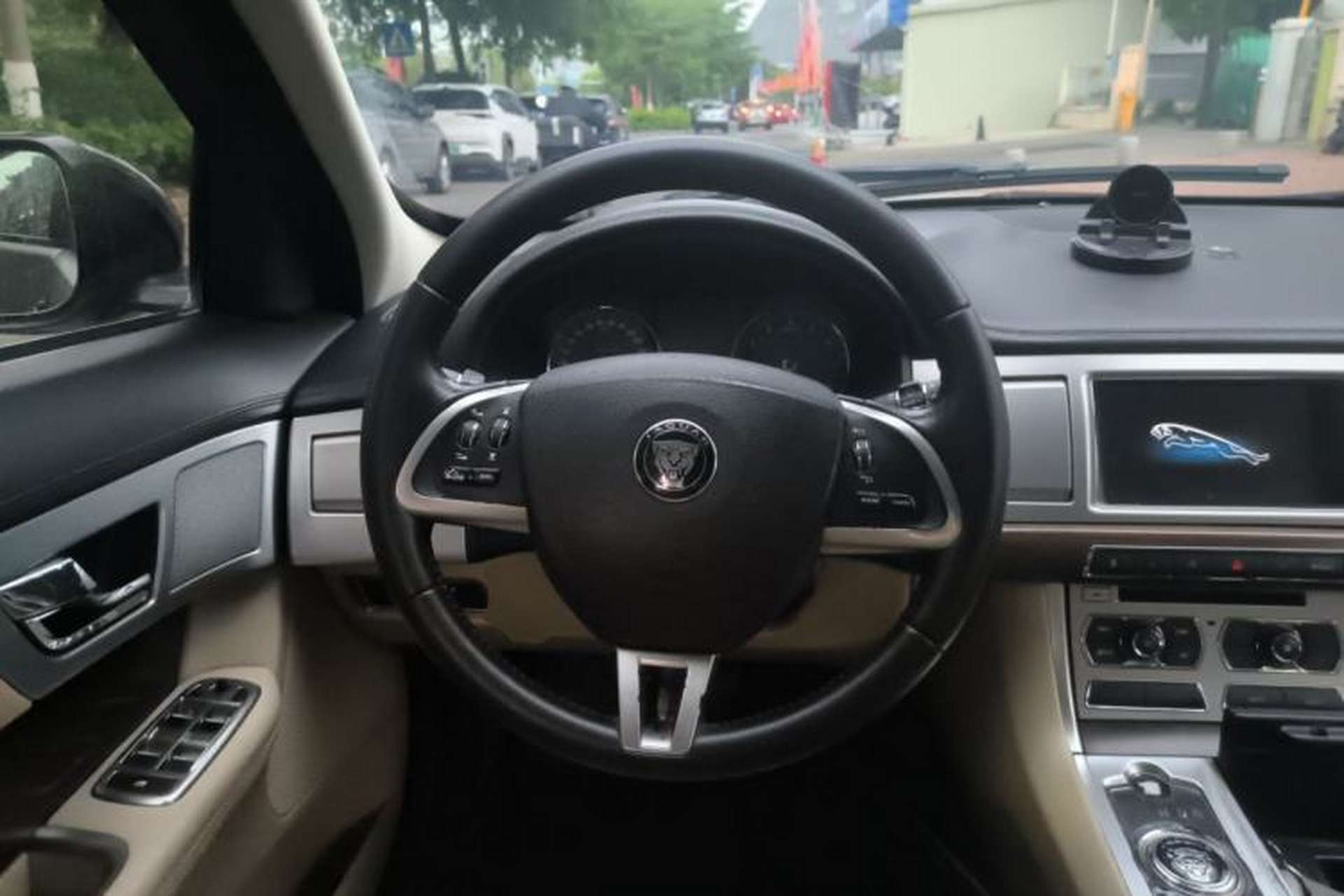 Used Jaguar XF 2013 XF 2.0T Luxury Edition Steering Wheel